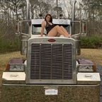 trucker_gurl30 Profile Picture